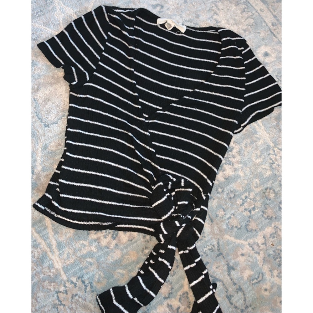 Urban Outfitters Top 🌓